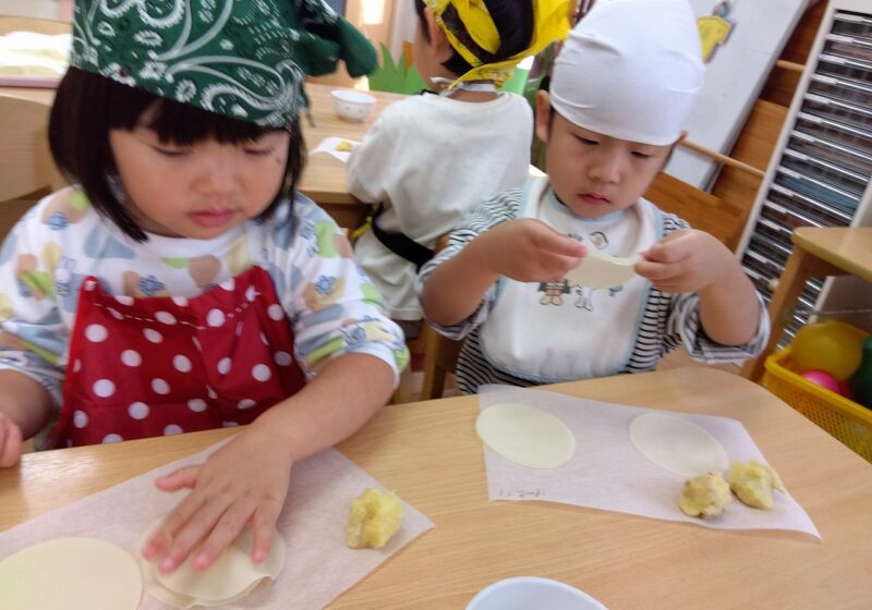 餃子の皮にポテトをのせて