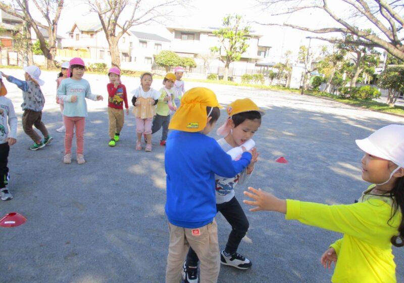 バトンの受け渡し難しいな…　４歳児