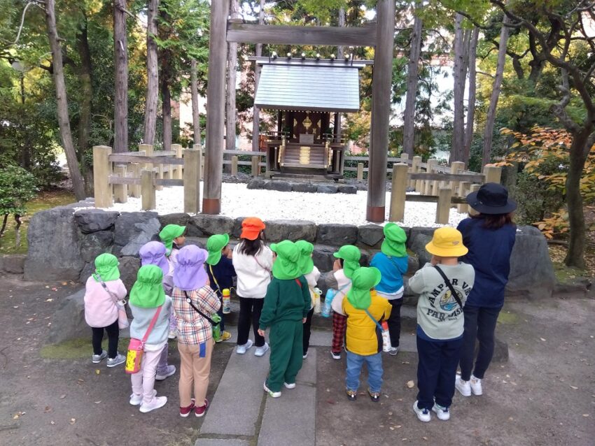 ノリタケの森へお散歩に行き、「日陶神社」でお参りをしてきました。