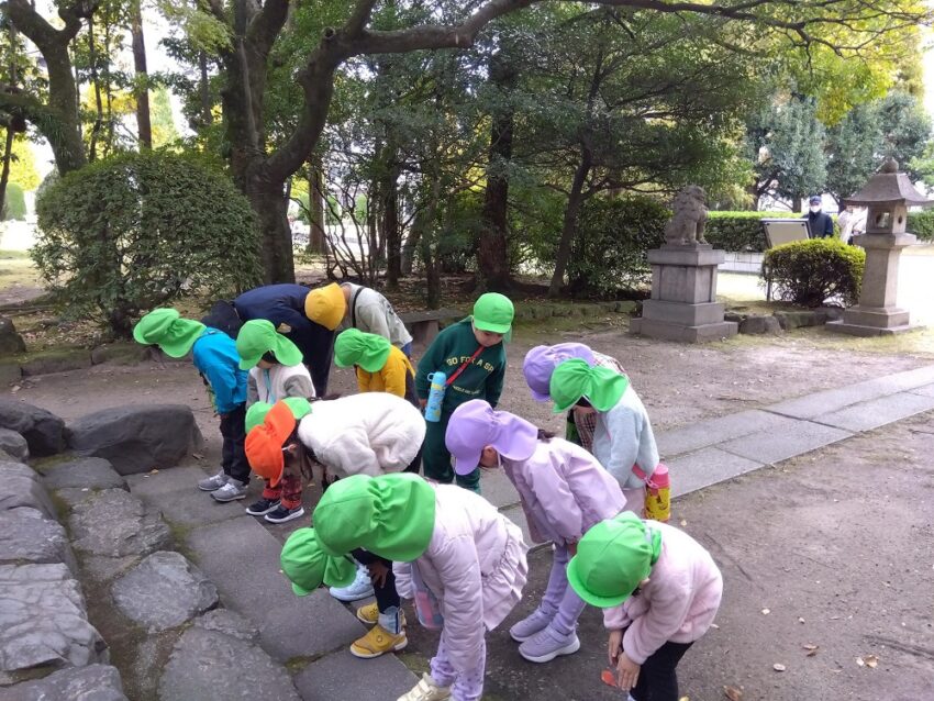 「毎日楽しくあそべますように…」
みんなでお参りできてよかったね。