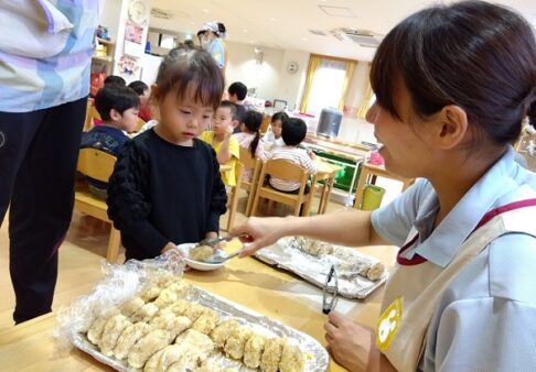 ３歳児　うさぎ組　「おにぎりバイキング」