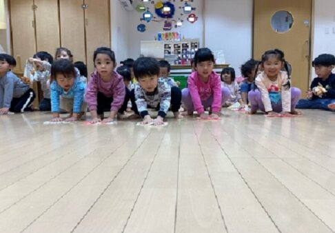 ３歳児　うさぎ組　「年末大掃除」