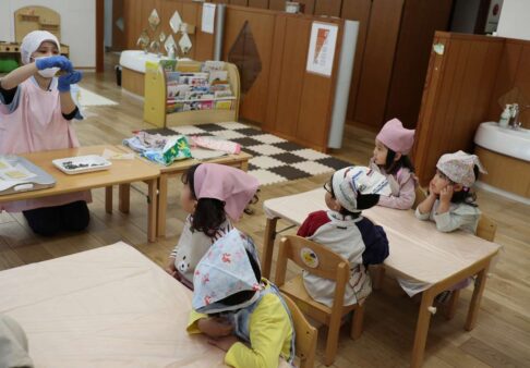 ☆2歳児　こぐま組　12月食育☆