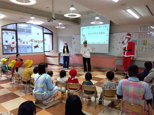 サンタクロースが遊びに来てくれました🎅<br />
みんなでサンタさんに「ジングルベル」の歌をプレゼント😀<br />
サンタさん、とても喜んでいました🥰