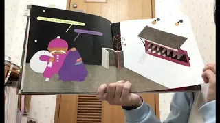 １２月の１歳児向けの絵本「窓からの贈り物」を先生が読んでいる動画です。
１歳児さんは初めて出会うクリスマスツリーやサンタさんに興味津々。
どうぞお子様と一緒にクリスマスの雰囲気をお楽しみ下さい。