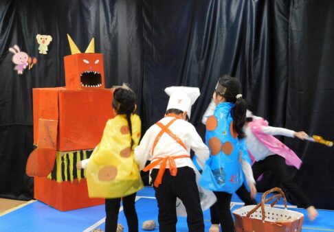 ５歳児さくら組　発表会　～でんせつのレシピをさがせ！！～