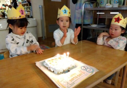 うさぎ組(２歳児クラス)☆１２月誕生会