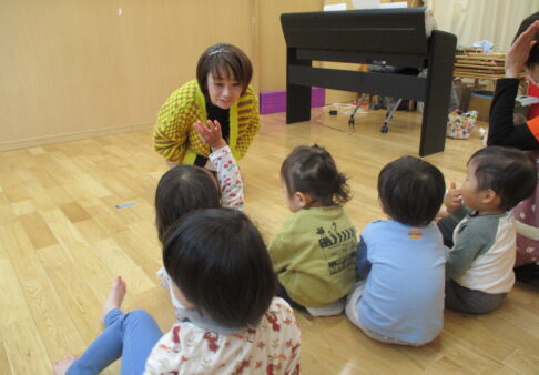 音楽発表会に向けて～0歳児、１歳児クラス～
