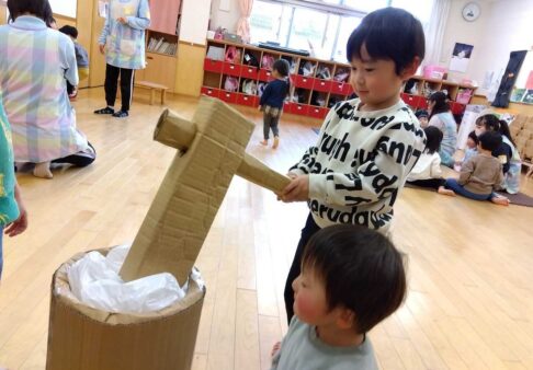 ２歳児　たいよう組「小正月あそび！！」