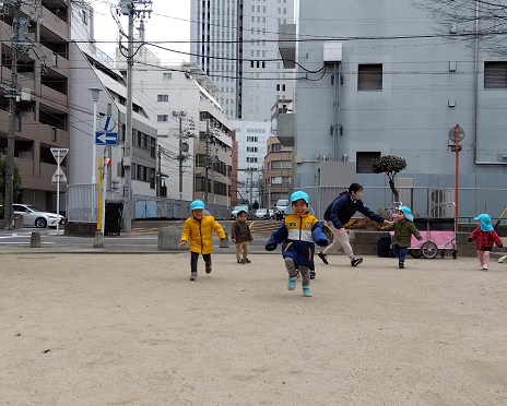 散歩にでかけました🎶<br />
晴れた日はみんなで公園へ遊びに行きます🤩<br />
友達と一緒に、元気いっぱいに走りました😄