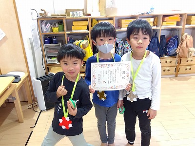 5歳児　くじら組　「こま回し大会」