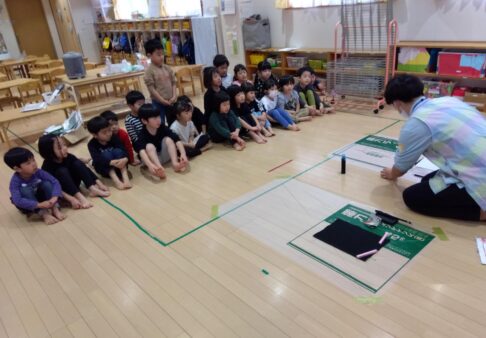 ４歳児　きりん組「書初め！」