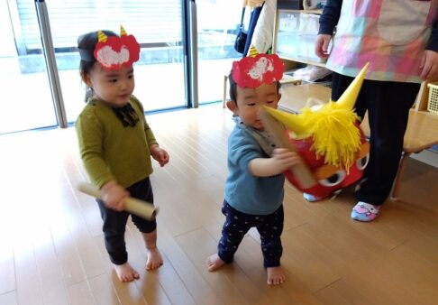 節分会、おに退治しました　～0歳児～
