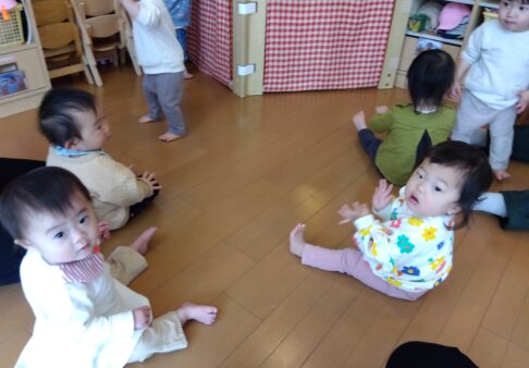 リトミックをしました♪　～０歳児～