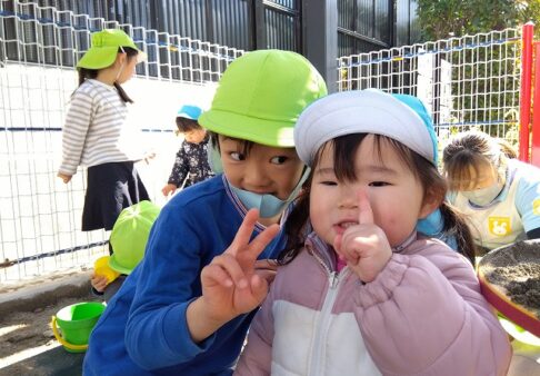 １歳児りす組　「くじら組さんと遊んだよ」
