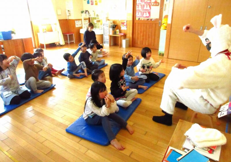 年長さんは最後の英語あそびです！