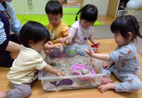 ０歳児　室内遊び