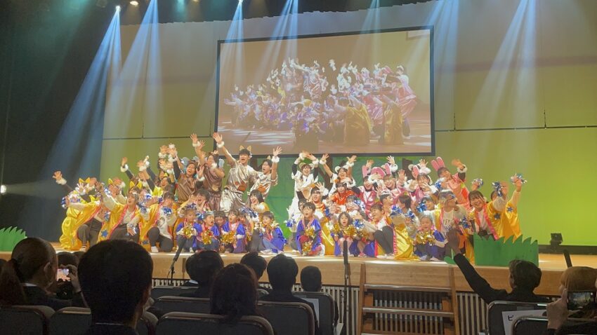 名古屋こども専門学校の学生さんとコラボして、大舞台で一緒に踊って楽しみました。