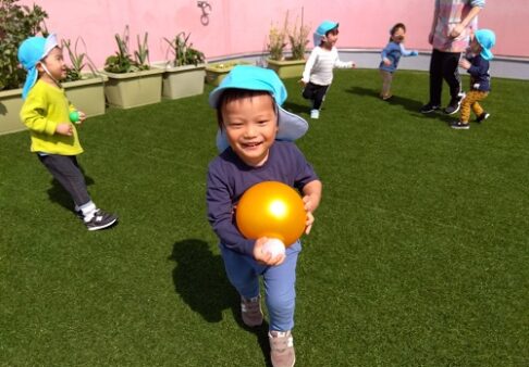 ２歳児　園庭あそび