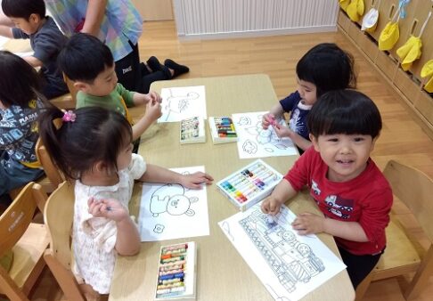 ３歳児　ぬりえあそび