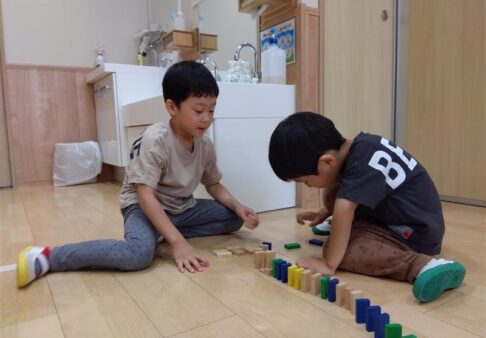 ４歳児　ドミノあそび