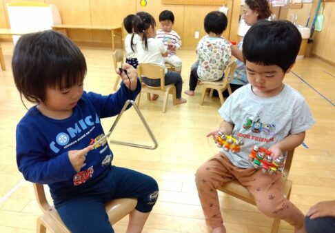 ２歳児　「楽器遊びをしたよ♪」