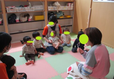 リトミックプログラム～0歳児、1歳児クラス