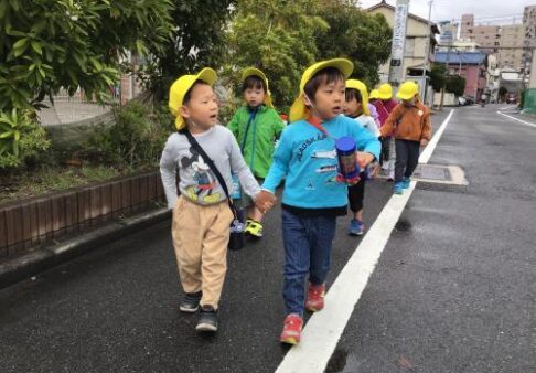 4歳児クラス：雨探検をしました☔(5月9日)