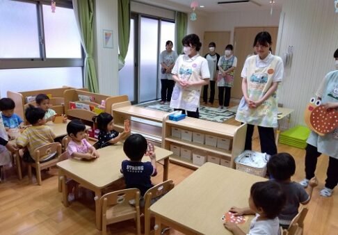 ２歳児　医科校　学生さんによる活動