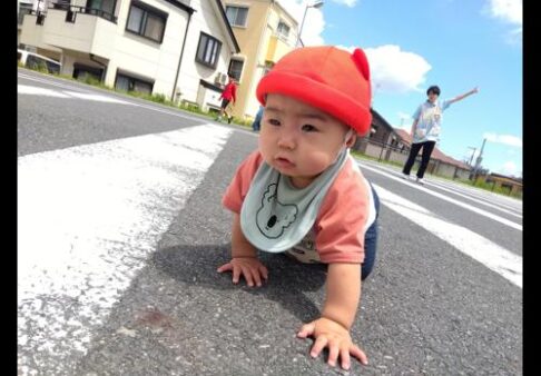 ０歳児　お外で遊んだよ