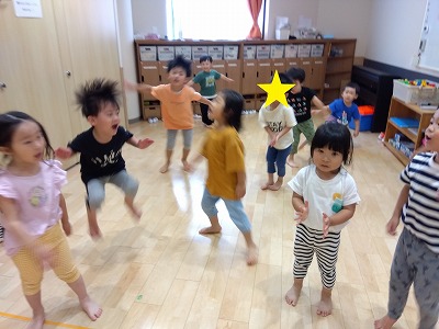 ３歳児　室内遊びで大盛り上がり！