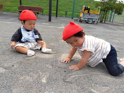 ０歳児　室内と戸外遊び