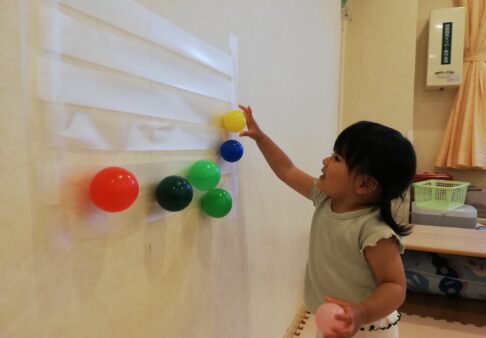 １歳児　＊ボール遊び＊