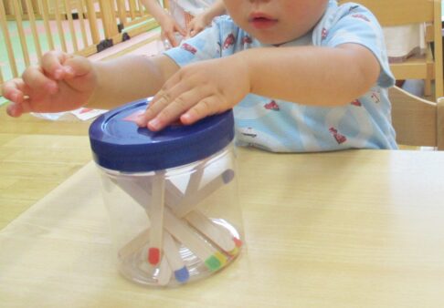 1歳児の指先強化月間でした