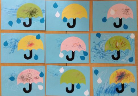 １歳児　雨の日の製作☂