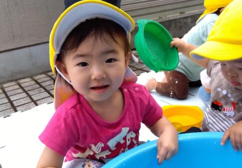 水遊びを楽しみました！〜１歳児〜