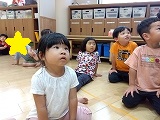 ３歳児　リトミックで楽しく身体を動かそう！