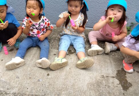 うさぎぐみ(2歳児）☆シャボン玉をやったよ！