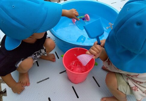 水遊び始まりました！～2歳児～