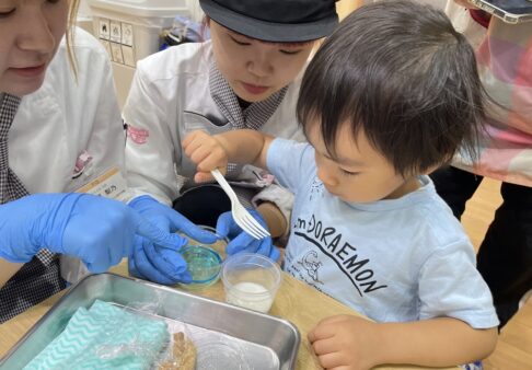 ２歳児　スイーツ作り体験