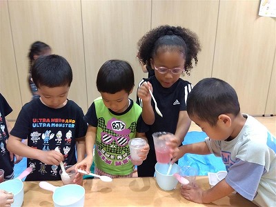 ４歳児　氷あそび！