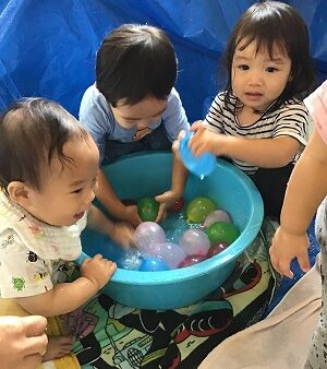一緒に水あそび