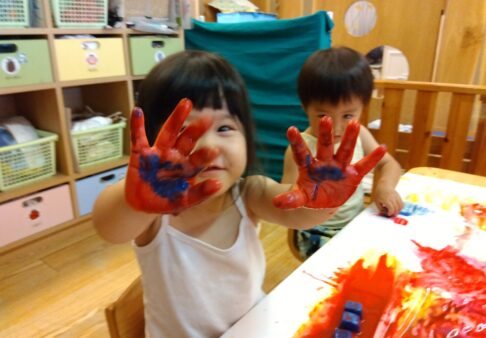 ２歳児クラス～暑い夏でもへっちゃら！室内遊び～