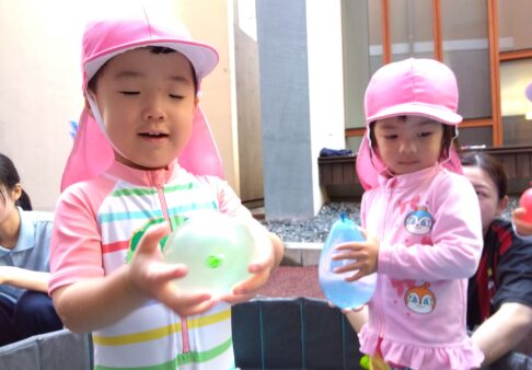 ２歳児　水遊び♪