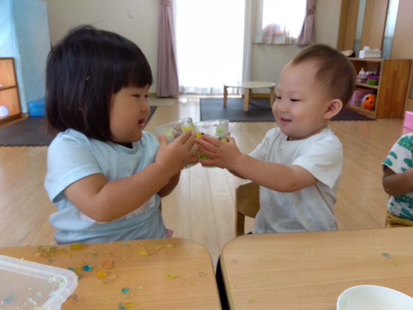 お友だちと仲良く「かんぱ~い!!」😋