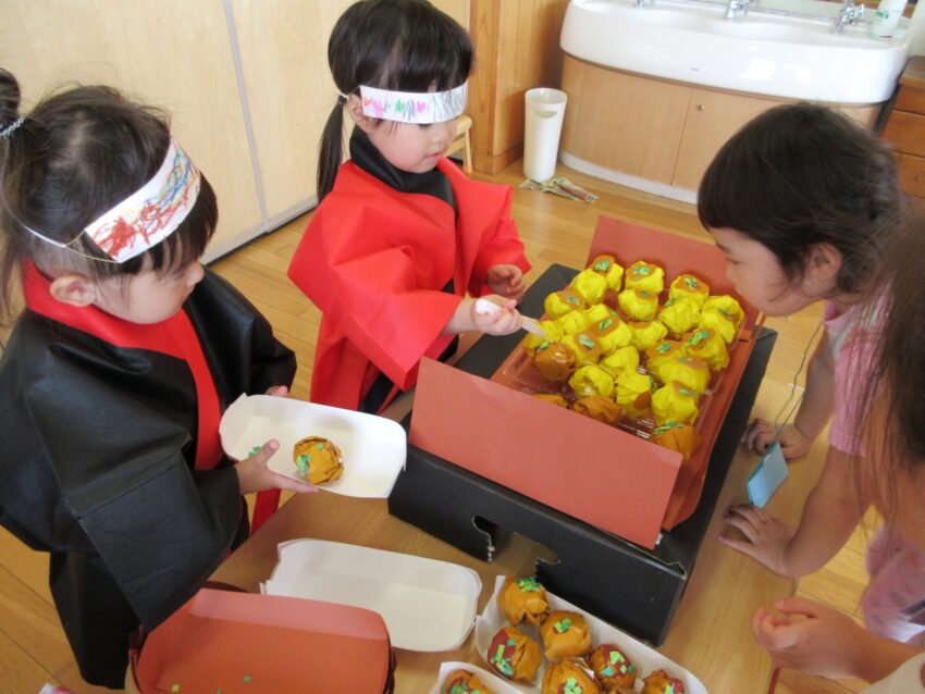 「いらっしゃいませ~、たこ焼きいかがですか」