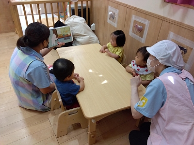 0歳児　お月見団子作り