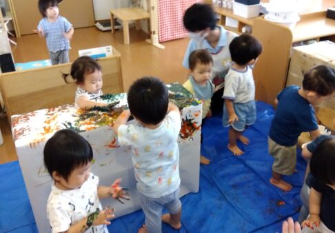 初めてのフィンガーペイント～1歳児～