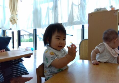 朝の会をして１日をスタートしています！～０歳児クラス～