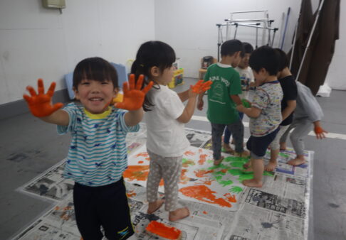 みんなで絵の具まみれ！！